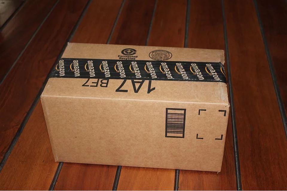 Porch Thieves, Packages, Thieves, protect your packages, online shopping, package stolen, packages delivered, package thieves, home security, alarm systems, holiday season, stealing packages, what is a porch pirate , package pirates, stop porch pirates, porch thieves, how to stop porch pirates, porch pirates, porch pirate trap, porch pirate revenge, glitter bomb porch pirate, how to stop porch pirates, porch pirate bag, stop porch pirates, MasonVeraPaine, Mason Paine, MasonVeraPaine.com, Unabridged Millennial, Millennial, WGNRadio.com, MVP.Show, Chicago, Illinois, WGN Radio, Lifestyle, Team MVP, Salt Lake City, Utah, Portland, Oregon, Baltimore, Maryland, Seattle, Tacoma, Washington, Chicago, Illinois, FEDEX, USPS, Amazon, UPS, Safewise, FEDEX, USPS, Amazon, UPS, San Francisco, Oakland, San Jose, California, Salt Lake City, Utah, Portland, Oregon, Baltimore, Maryland, Seattle, Tacoma, Washington, Chicago, Illinois, Metros