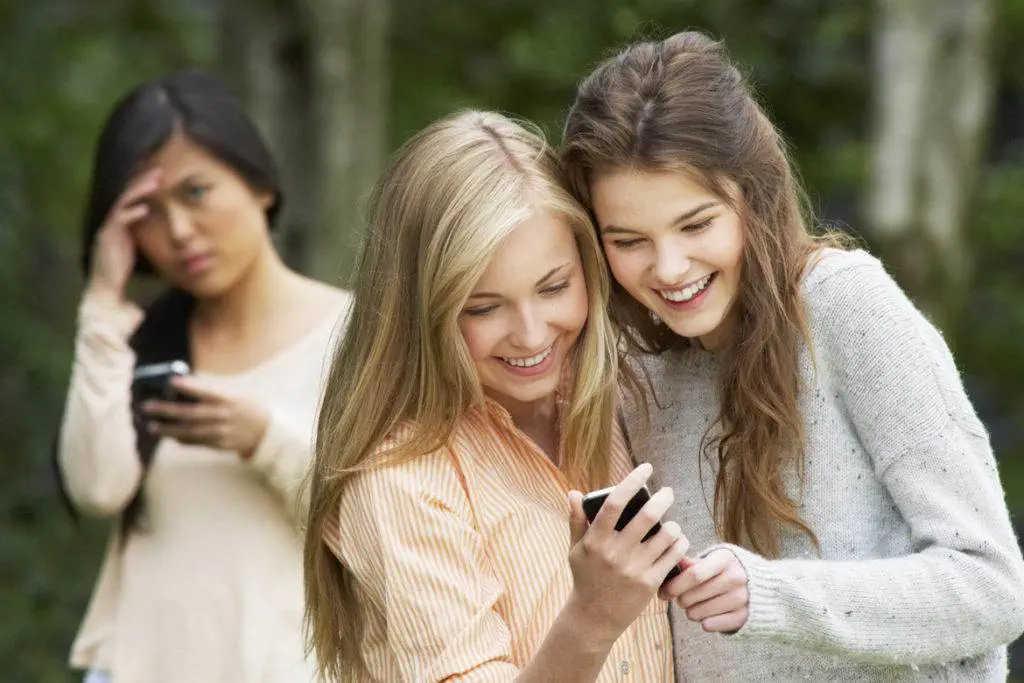Social Media, College, Harvard, Facebook, Twitter, Snap Chat, Instagram, Mason Vera Paine, Millennial, Mistakes, Kaplan, Yariv Alpher